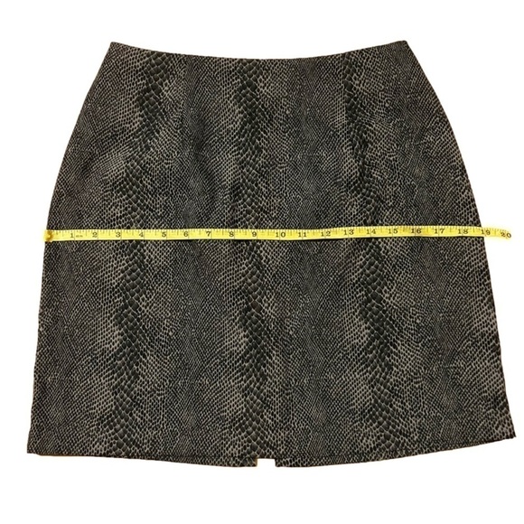 Briggs Petite Snake Print Mini Skirt (Sz 8) - Picture 9 of 10